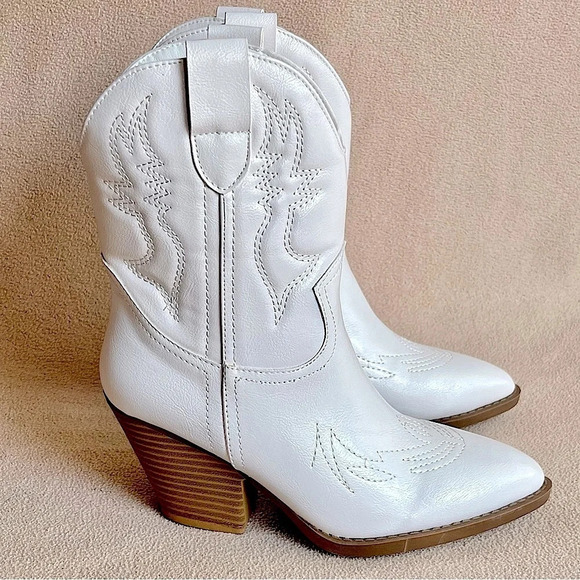 White Vegan Leather Western Booties NEW-Cowboy-Cowgirl-Faux-Heeled-Country-Boho - Picture 1 of 5